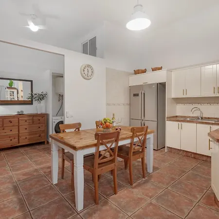Casa Eusebia ארונה